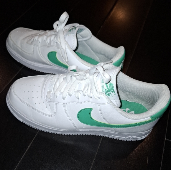 Nike AirForce 1 - Picture 4 of 8